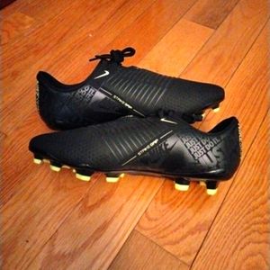 Nike Phantom Venom Soccer Cleats - men's size 8.5